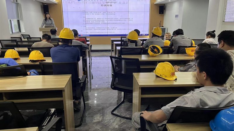 成人教育网上平台的价格并非一成不变，其构成因素主要包括以下几个方面：
