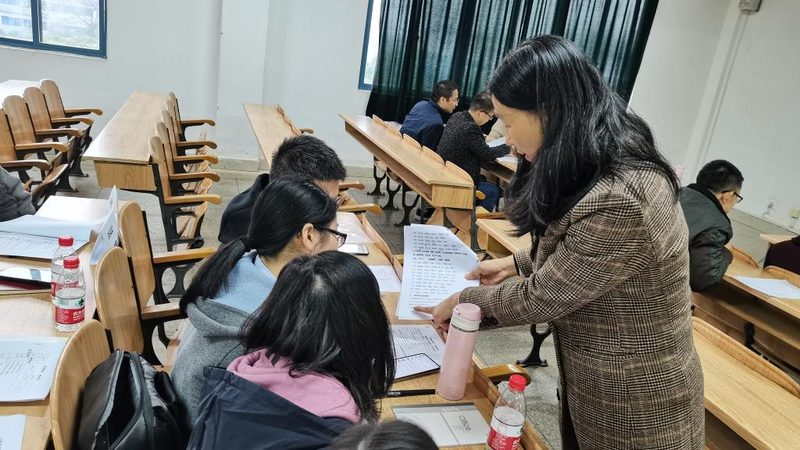 小标题：技能培训市场现状